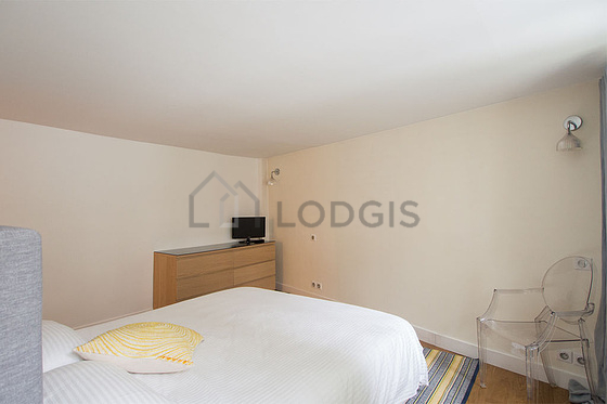 Very quiet bedroom for 2 persons equipped with 1 bed(s) of 160cm