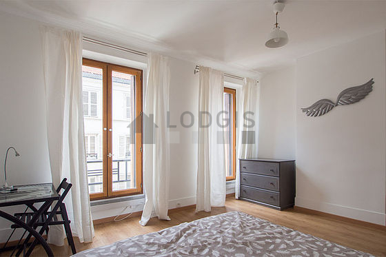 Bright bedroom equipped with desk, closet, storage space, 1 chair(s)
