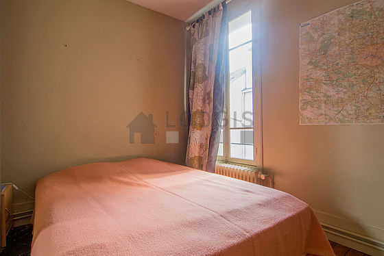 Bedroom with windows facing the courtyard