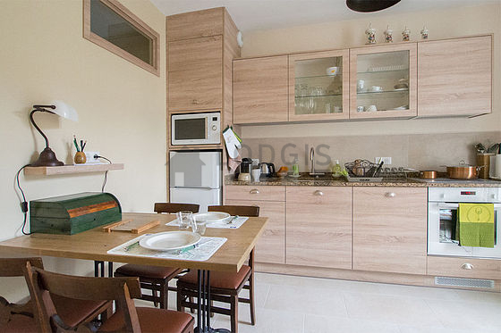 Kitchen where you can have dinner for 4 person(s) equipped with dishwasher, hob, refrigerator, extractor hood