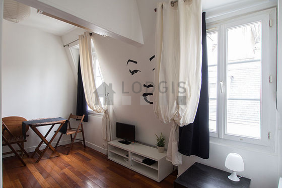 Cuisine équipée de lave linge, sèche linge, réfrigerateur, freezer