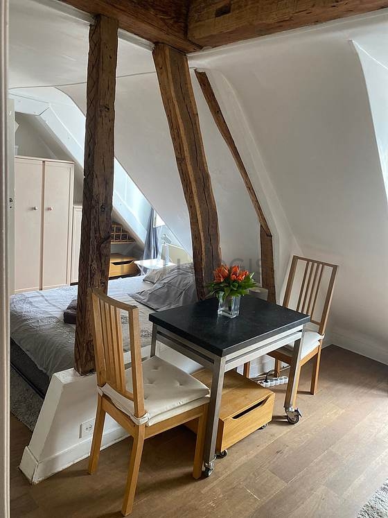 Living room of 7m² with wooden floor