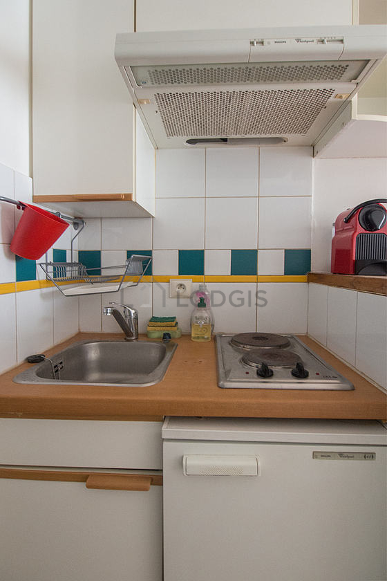Cuisine avec du parquet au sol