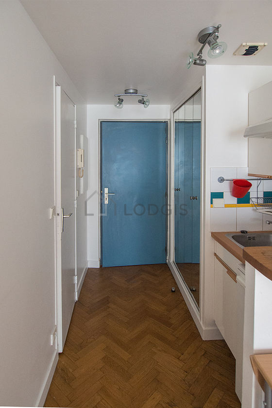 Entrée avec du parquet au sol