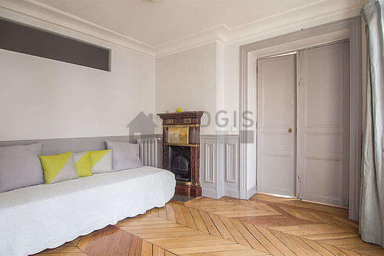Bedroom for 2 persons equipped with 2 bed(s) of 80cm