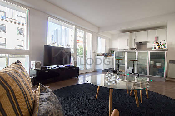 Very bright living room furnished with 1 chair(s)
