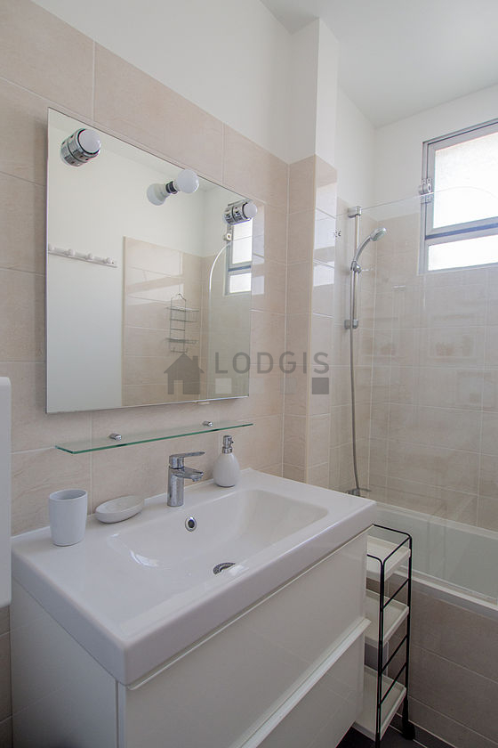 Beautiful and bright bathroom with tile floor