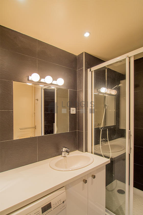 Beautiful and bright bathroom with tile floor