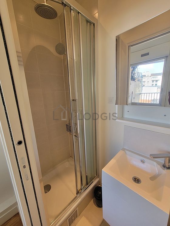 Beautiful bathroom with tile floor