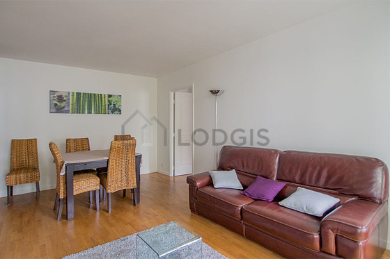Very quiet living room furnished with sofa, coffee table, 6 chair(s)