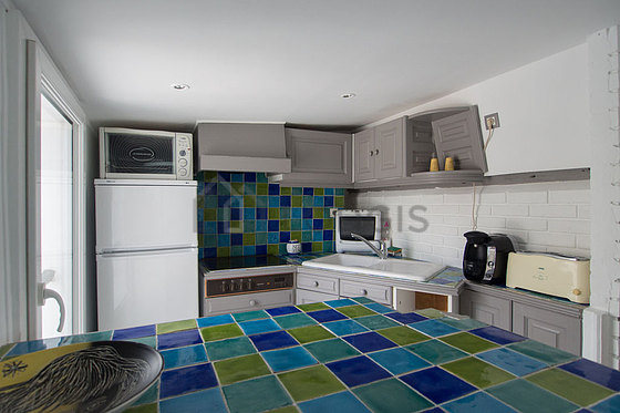 Cuisine dînatoire pour 2 personne(s) équipée de lave vaisselle, plaques de cuisson, réfrigerateur, vaisselle