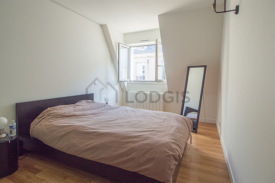Chambre de 12m² avec du parquet au sol