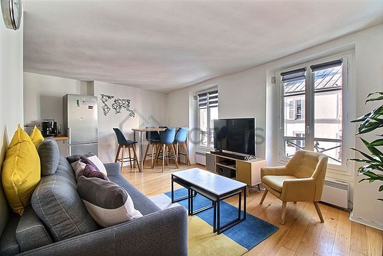 Quiet living room furnished with 1 sofabed(s) of 140cm, tv