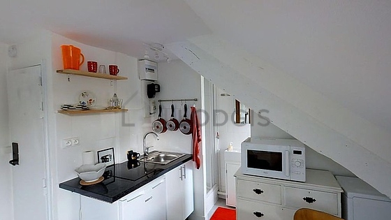 Belle cuisine avec du parquet au sol