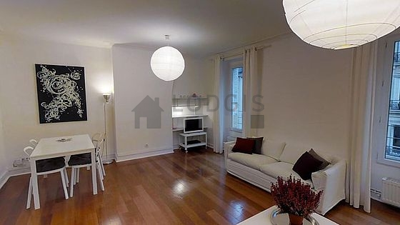 Salon avec du parquet au sol