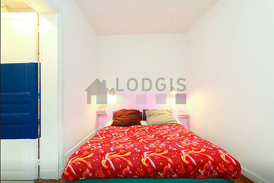 Bedroom of 9m² with woodenfloor