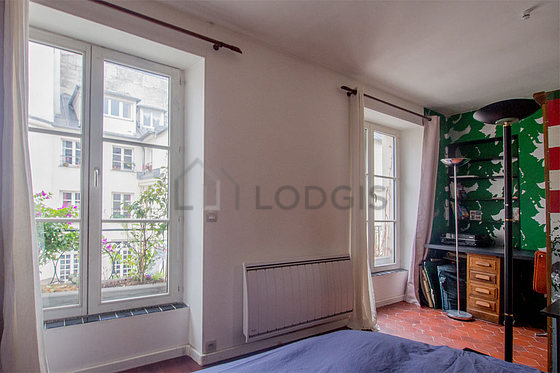 Bedroom for 2 persons equipped with 1 bed(s) of 160cm