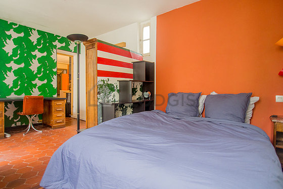 Chambre avec fenêtres double vitrage