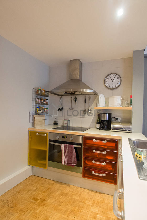 Magnifique cuisine de 4m²ouverte sur le séjour avec du parquet au sol