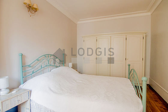 Chambre donnant sur cour