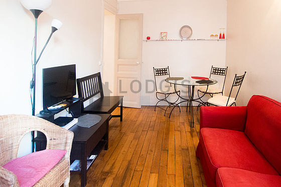 Salon de 9m² avec du parquet au sol