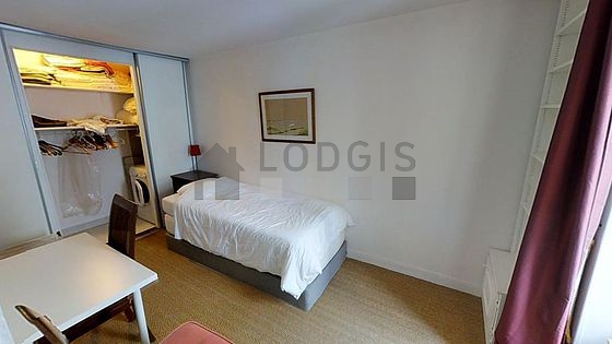 Bedroom of 10m² with the carpeting floor