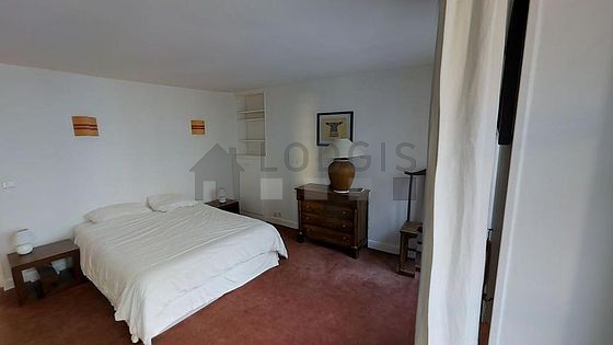 Chambre de 18m² avec la moquette au sol