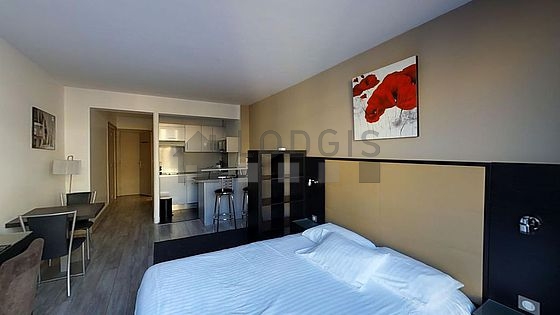 Séjour très calme équipé de 1 lit(s) de 140cm, télé, penderie, placard