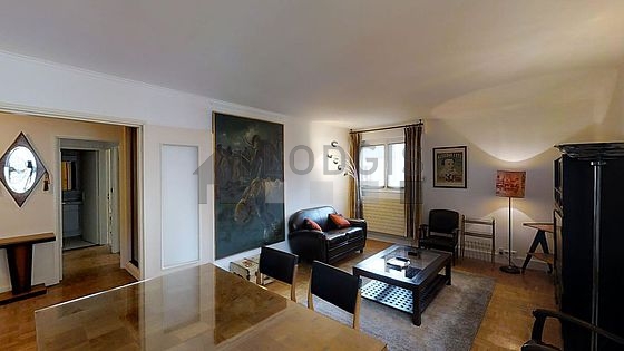 Salon avec du parquet au sol