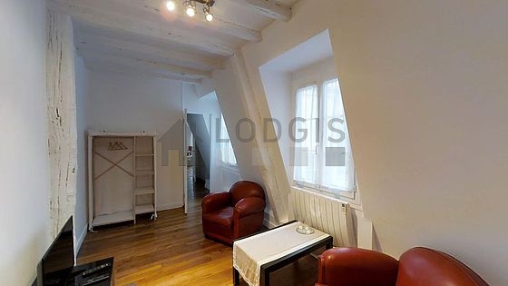 Séjour avec fenêtres double vitrage