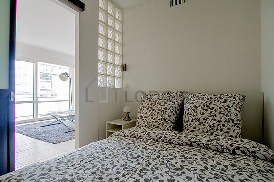 Chambre de 7m² avec du parquet au sol