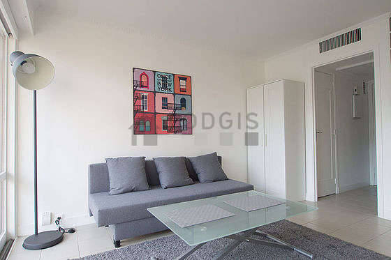 Living room of 12m² with tilefloor