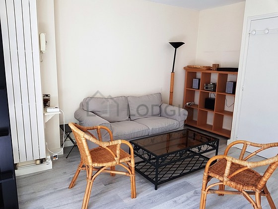 Séjour très calme équipé de 1 lit(s) de 140cm, télé, chaine hifi, 4 fauteuil(s)