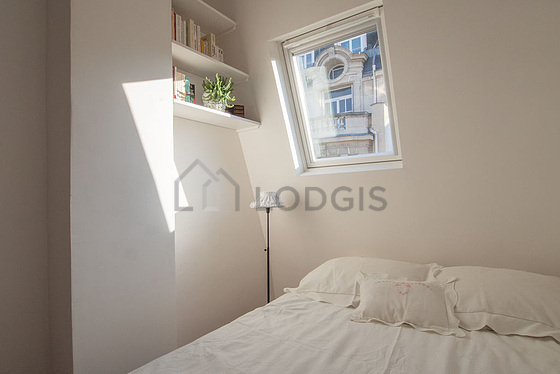 Chambre avec fenêtres