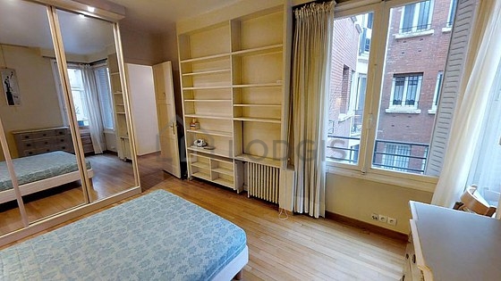 Chambre donnant sur cour