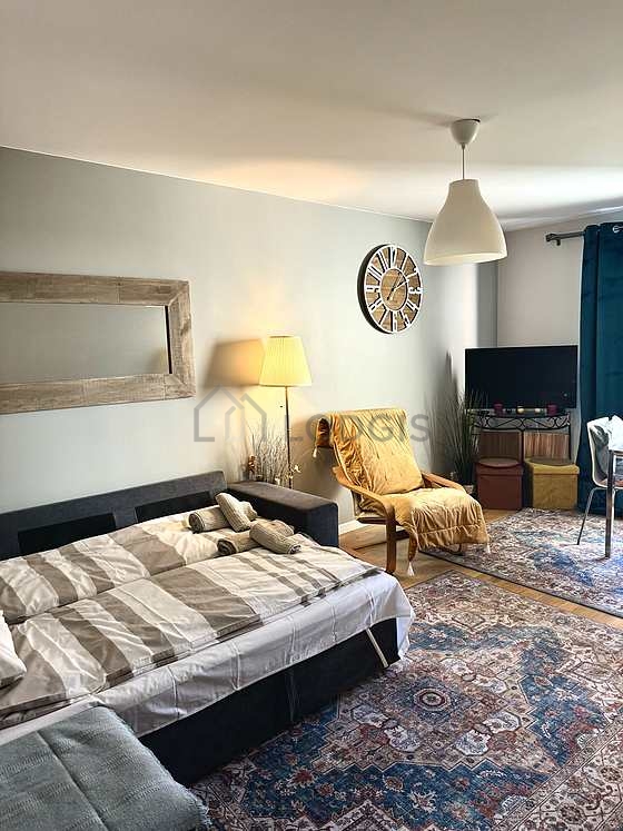 Séjour très calme équipé de 1 canapé(s) lit(s) de 140cm, télé, 4 chaise(s)