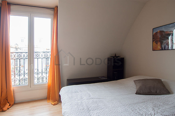 Chambre de 10m² avec du parquet au sol