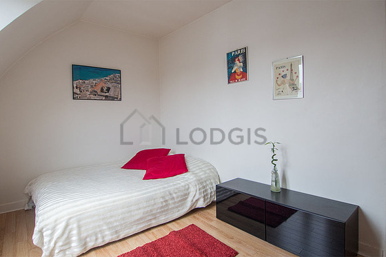 Chambre de 11m² avec du parquet au sol