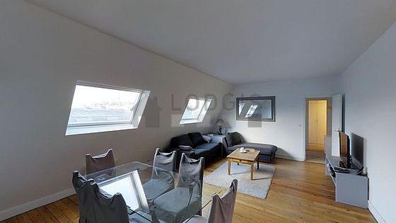 Séjour très calme équipé de télé, 6 chaise(s)