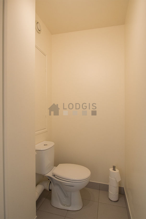 Toilettes indépendantes de la salle d'eau