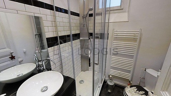 Beautiful bathroom with windows and with tile floor