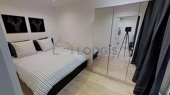 Chambre de 10m² avec du parquet au sol