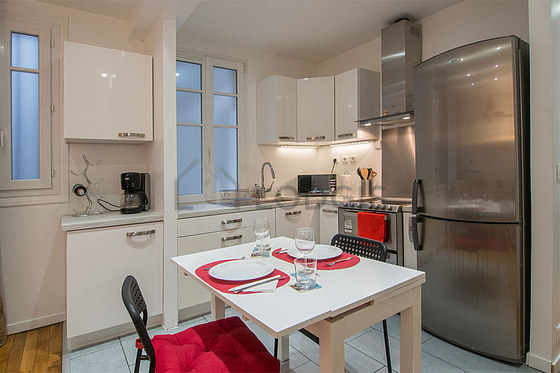 Kitchen where you can have dinner for 4 person(s) equipped with dishwasher, hob, refrigerator, extractor hood