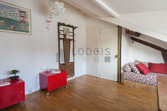 Salon de 18m² avec du parquet au sol