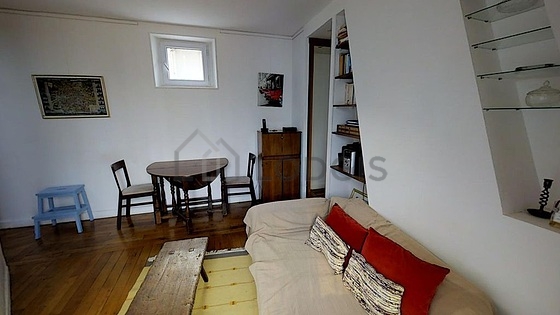 Salon de 15m² avec du parquet au sol