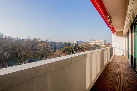Very quiet and very bright balcony with paving floor