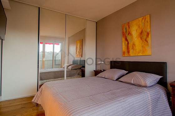 Chambre de 15m² avec du parquet au sol