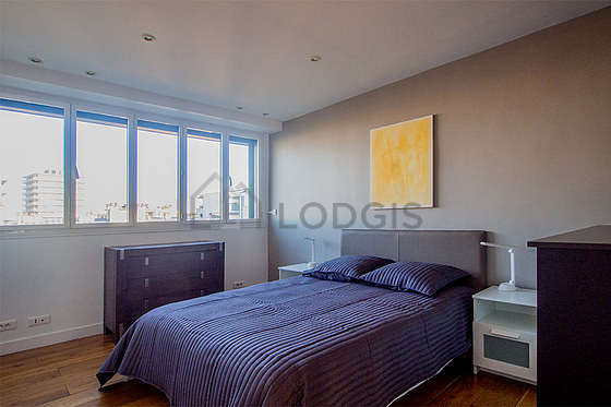 Very bright bedroom equipped with storage space, cupboard, bedside table