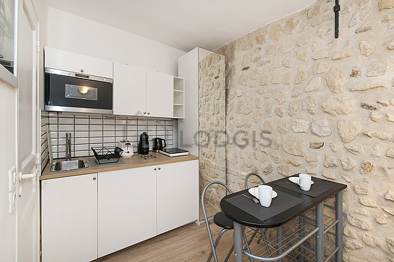 Cuisine dînatoire pour 2 personne(s) équipée de lave linge, réfrigerateur, freezer, vaisselle