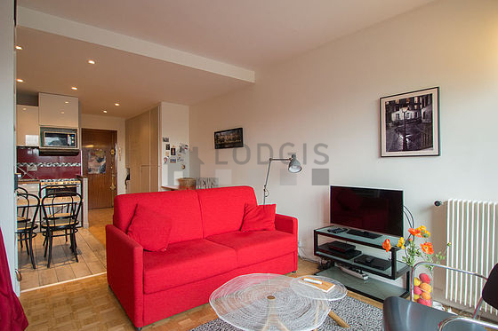 Salon de 12m² avec du parquet au sol